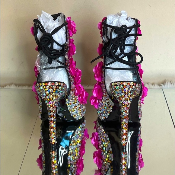 🌸 🌺 Stunning Embellished Floral Party Heels - Picture 4 of 5